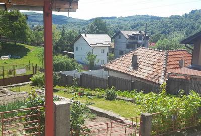 Casă cu 2 camere cu Teren 612 Mp în Moroeni