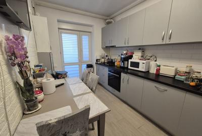 Apartament cu 3 camere decomandat în Frații Golești - 2