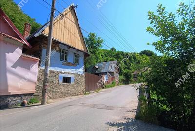Casa traditionala din lemn cu 930 mp teren langa Sibiu - 1