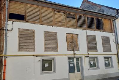 Casă cu 6 camere în Central
