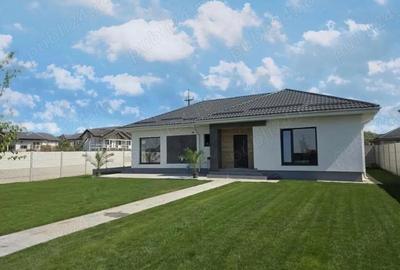 Casă cu 7 camere cu Teren 520 Mp în Domnești