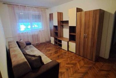 Apartament cu 3 camere semidecomandat în Dacia
