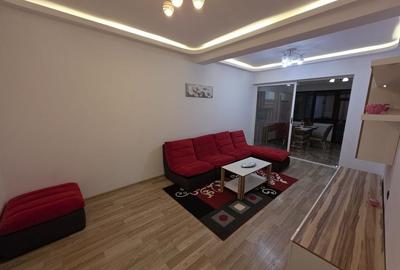 Apartament cu 3 camere decomandat în Tractorul - 2