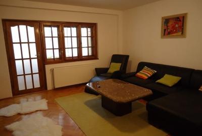 Apartament cu 2 camere decomandat, mobilat în Văcăresti