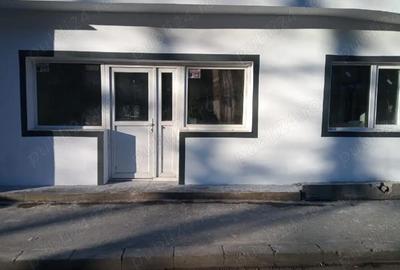 Spațiu comercial, de 130 mp, în Central - 3