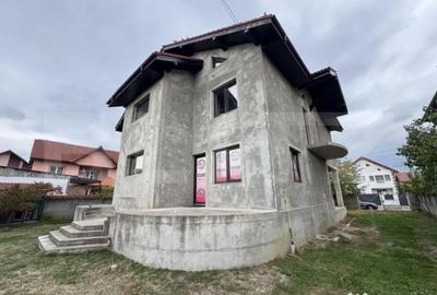 Casă cu 2 camere cu Teren 800 Mp în Șișești - 2