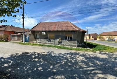 Casă individuală cu 7 camere cu Teren 626 Mp în Pârneava - 1