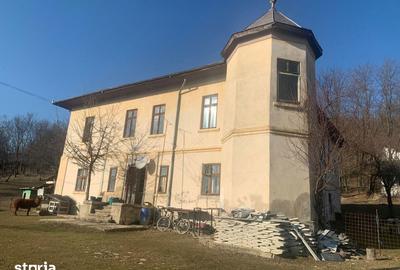 Casă cu 8 camere cu Teren 105000 Mp în Chiojdeanca - 1