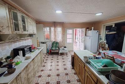 Casă cu 4 camere cu Teren 974 Mp în Central - 2