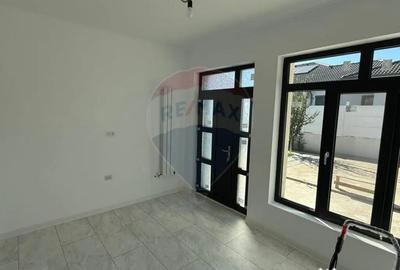 Casă cu 4 camere cu Teren 411 Mp în Est - 8