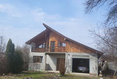 Casă cu 4 camere în Urechești - 2