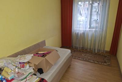 Apartament cu 3 camere, decomandat, zona Dacia - 3