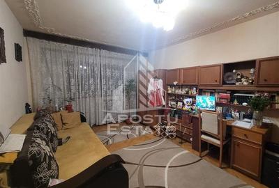 Apartament decomandat cu 2 camere, etaj 1, zona Aradului