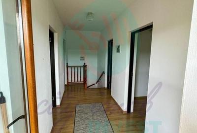Oază de liniște și confort la poalele pădurii - Casa ta de vis! - 12