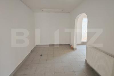 Birou, de 49.860000610352 mp, în Sud-Est