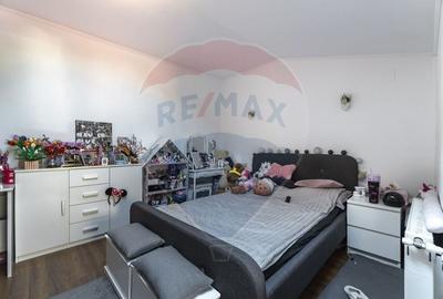Casă individuală cu 6 camere cu Teren 136 Mp în Schei - 9