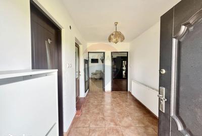 Casă cu 3 camere cu Teren 1000 Mp în Bradu