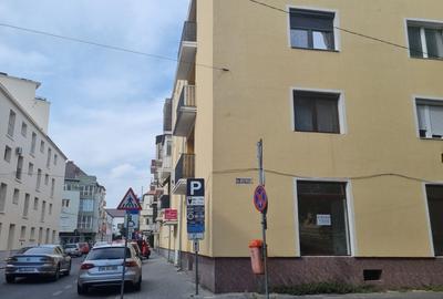 Spatiu comercial central la parter de inchiriat - 12
