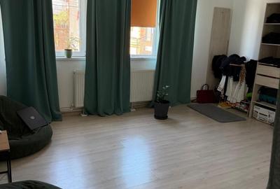Spațiu comercial, de 120 mp, în Central - 6