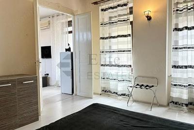 Apartament cu 3 camere semidecomandat în Central - 1