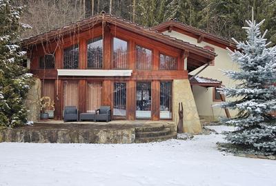 Vilă de lux cu 4 camere de vânzare în Câmpulung Moldovenesc, Suceava - 1