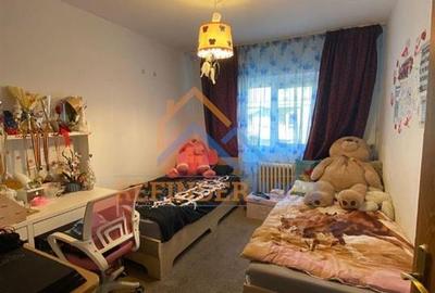 Apartament de vanzare, 3 camere, zona Fizicienilor - 3