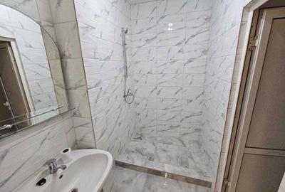 Spațiu comercial, de 200 mp, în Central - 8