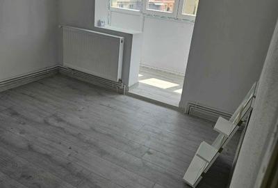 Apartament cu 3 camere semidecomandat în Central - 2