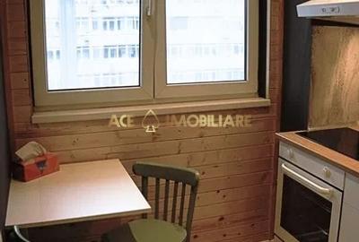 Apartament cu 2 camere semidecomandat, mobilat în 1 Mai - 10