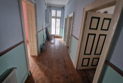 Casă cu 4 camere cu Canalizare în Central - 8