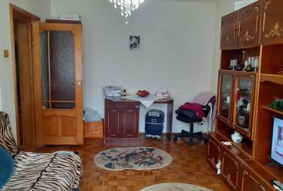 Vanzare Apartament 2 cam. cf. 1 semid., et.3 mobilat si utilat, zona Hipodrom aproape de Bariera - 2