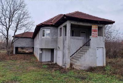 Cladire Multifunctionala, situata in Arcani, Sat.Arcani - 8