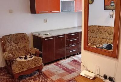 Inchiriez apartament 2camere - 3