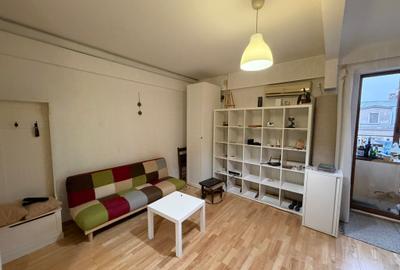 Apartament cu 2 camere semidecomandat în Calea Călărașilor