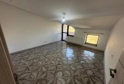 Apartament cu 3 camere decomandat în Vișani