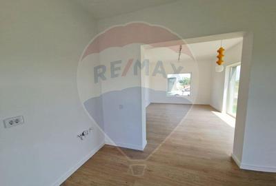 Casa / Vila - 132,5 mp , teren - 264 mp / zona Carcea - 10