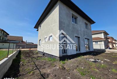 Casă cu 5 camere cu Teren 350 Mp în Șura Mică - 2