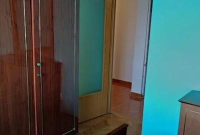 Apartament 3 camere, decomandat - zona Astra - 2