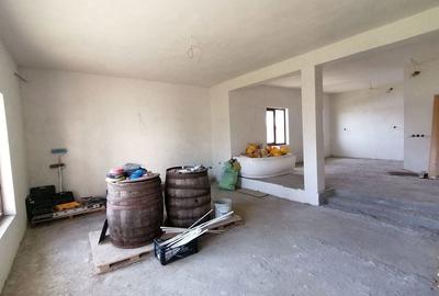 Casă cu 4 camere cu Teren 354.6 Mp în 1 Decembrie - 1