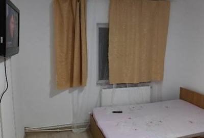 Apartament cu 2 camere decomandat în Km 5 - 4