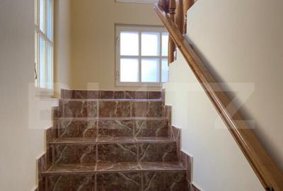 Casă cu 7 camere cu Teren 750 Mp în Central