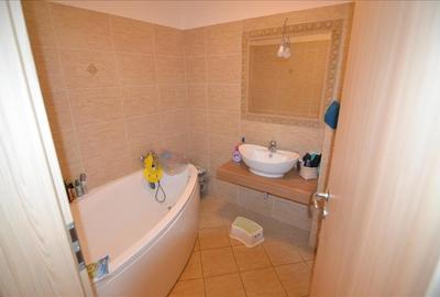 Apartament cu 3 camere decomandat în Tractorul - 14