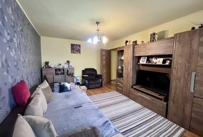 Apartament cu 4 camere semidecomandat, mobilat în Soarelui