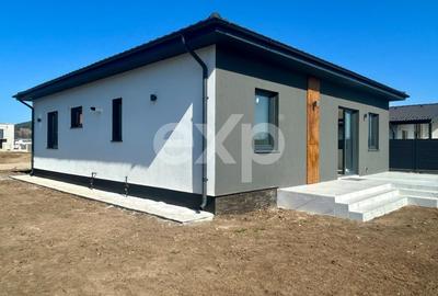 Casă individuală cu 4 camere cu Canalizare în Sânpetru - 3