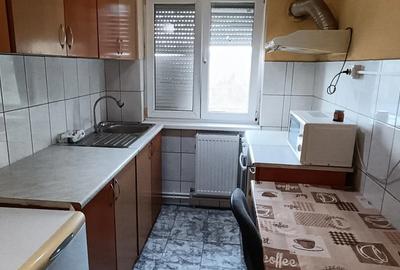 Inchiriez apartament 2 camere Brad - 2