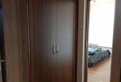 Apartament cu 3 camere semidecomandat în Berceni - 1