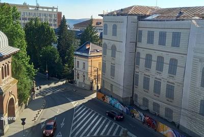 Apartament cu 4 camere în Ultracentral - 1