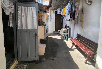 Casă cu 7 camere cu Teren 250 Mp în Central