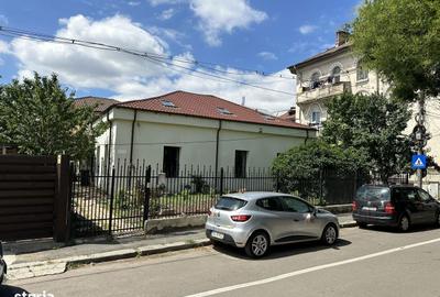 Casă cu 4 camere cu Canalizare în Ultracentral - 2