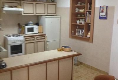 De vanzare 2 case situate in aceeasi curte, teren 749 mp, zona Brancoveanu - 2